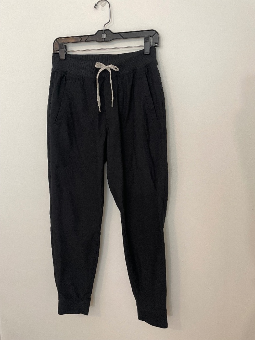 Vuori Meta Jogger, Black Tapered Drawstring Performance Pants, Men's Small
